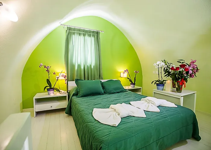 Nautilus Dome 3* Fira (Santorini)