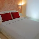 מלון Nautilus Dome 3*