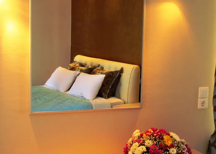 鹦鹉螺圆顶酒店 3* 费拉