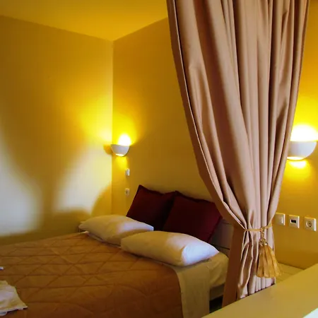 Hotel Nautilus Dome Fira (Santorini)