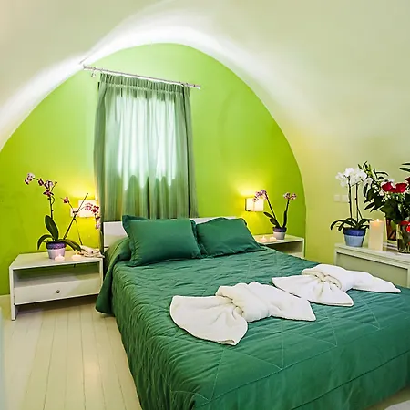 Nautilus Dome 3* Fira (Santorini)