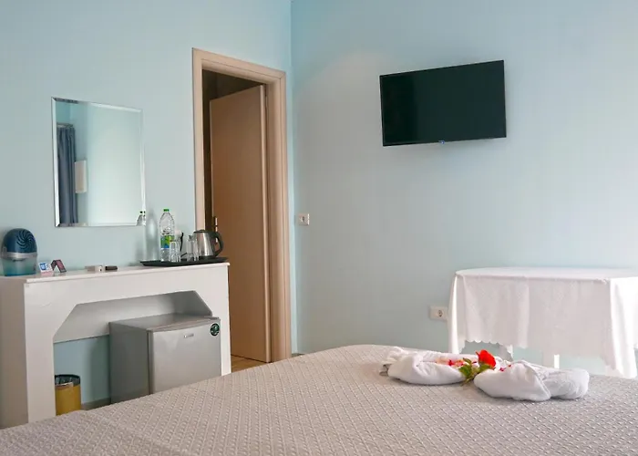 Nautilus Dome Fira (Santorini)