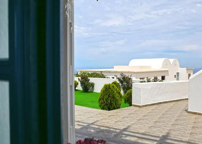 Nautilus Dome 3* Fira (Santorini)