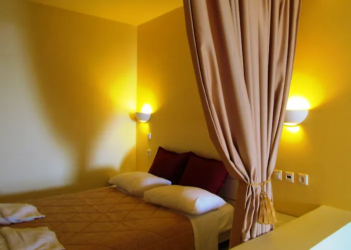 Otel Nautilus Dome Fira (Santorini)