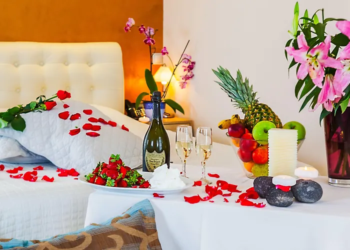 Nautilus Dome Hotel Fira (Santorini)