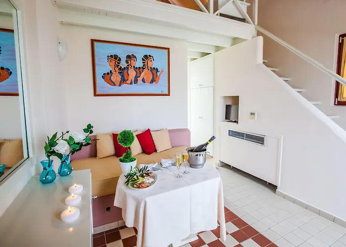 Nautilus Dome Fira (Santorini)